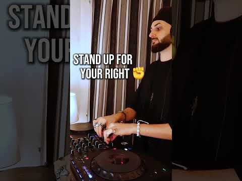 I tried mixing Bob Marley in a 4 deck DJ set… and it worked 👀🔥